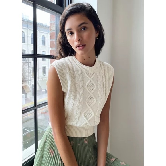 Aritzia Wilfred alps sweater vest gold camel tan - Picture 2 of 9